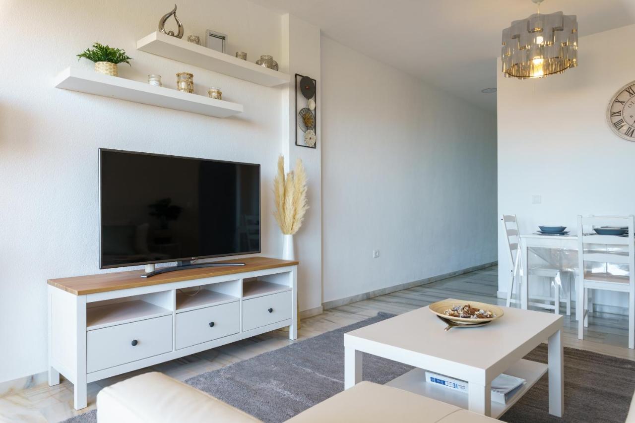 Chic Beachfront Flat With Amazing Sea Views And Private Indoor Parking Benalmádena Exterior foto