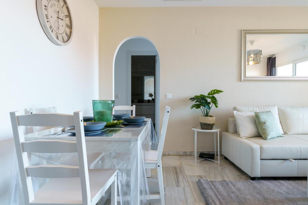 Chic Beachfront Flat With Amazing Sea Views And Private Indoor Parking Benalmádena Exterior foto